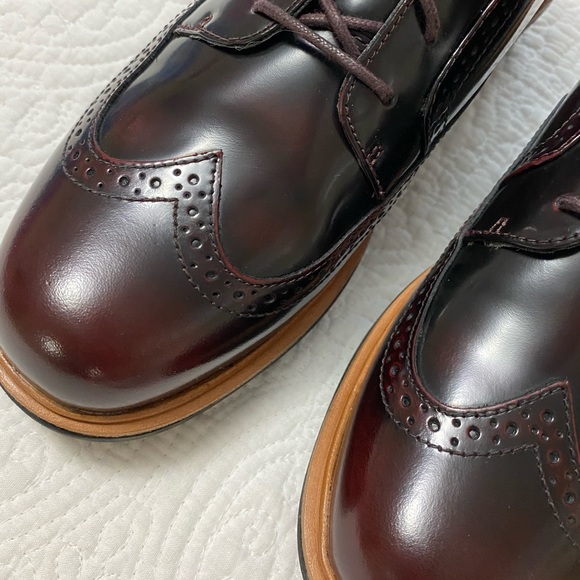 Ladies’ Oxfords by Clarks - Picture 12 of 14